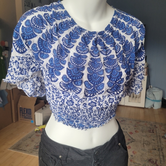 3/$30-CROP TOP FLORAL - Picture 1 of 2